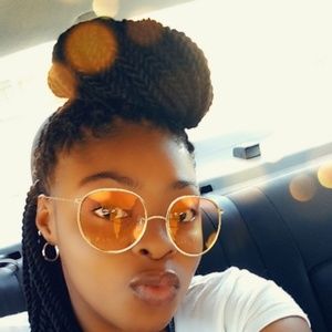 Meet your Posher, Maya